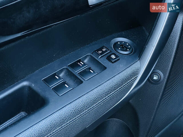 Белый Киа Соренто, объемом двигателя 2.4 л и пробегом 146 тыс. км за 12200 $, фото 13 на Automoto.ua