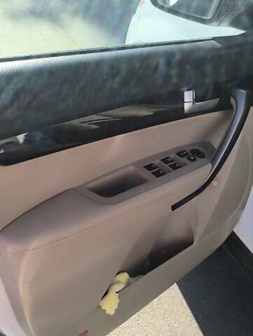 Білий Кіа Соренто, об'ємом двигуна 2.36 л та пробігом 232 тис. км за 10900 $, фото 13 на Automoto.ua