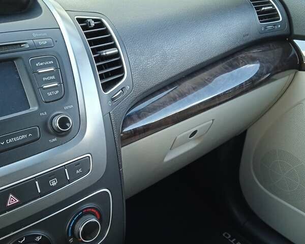 Белый Киа Соренто, объемом двигателя 2.4 л и пробегом 201 тыс. км за 10400 $, фото 36 на Automoto.ua