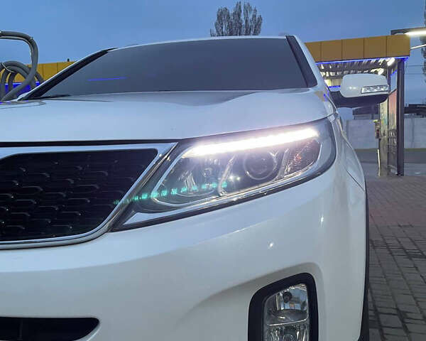 Белый Киа Соренто, объемом двигателя 2 л и пробегом 201 тыс. км за 16500 $, фото 9 на Automoto.ua