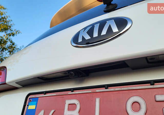 Белый Киа Соренто, объемом двигателя 2.2 л и пробегом 205 тыс. км за 16199 $, фото 14 на Automoto.ua