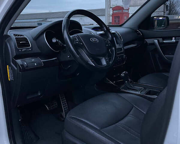 Белый Киа Соренто, объемом двигателя 2 л и пробегом 201 тыс. км за 16500 $, фото 3 на Automoto.ua