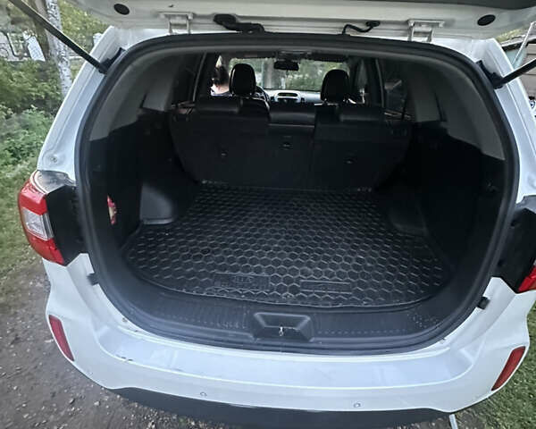 Белый Киа Соренто, объемом двигателя 2 л и пробегом 201 тыс. км за 16500 $, фото 33 на Automoto.ua