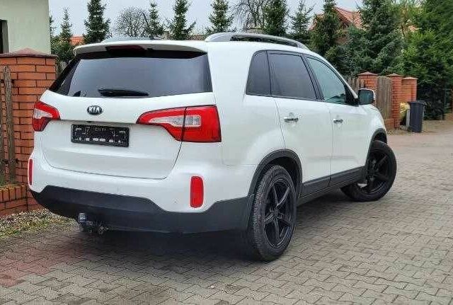 Белый Киа Соренто, объемом двигателя 2.2 л и пробегом 178 тыс. км за 9000 $, фото 4 на Automoto.ua