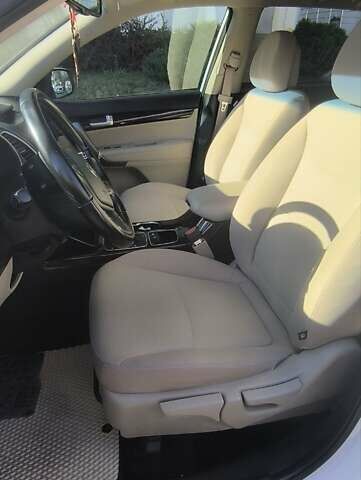 Білий Кіа Соренто, об'ємом двигуна 2.36 л та пробігом 232 тис. км за 10900 $, фото 9 на Automoto.ua