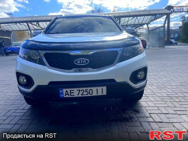 Белый Киа Соренто, объемом двигателя 2.4 л и пробегом 150 тыс. км за 12700 $, фото 4 на Automoto.ua