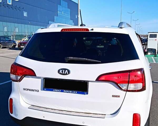 Белый Киа Соренто, объемом двигателя 2.4 л и пробегом 201 тыс. км за 10400 $, фото 5 на Automoto.ua