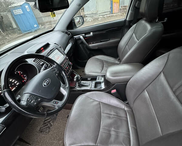 Белый Киа Соренто, объемом двигателя 2 л и пробегом 209 тыс. км за 16900 $, фото 12 на Automoto.ua
