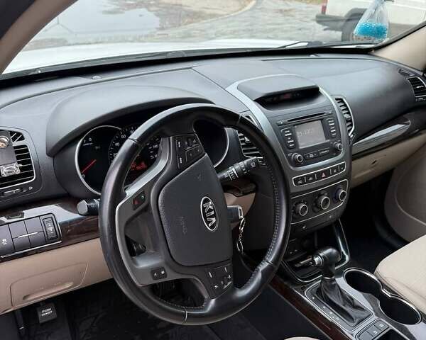 Білий Кіа Соренто, об'ємом двигуна 2.36 л та пробігом 154 тис. км за 10600 $, фото 15 на Automoto.ua