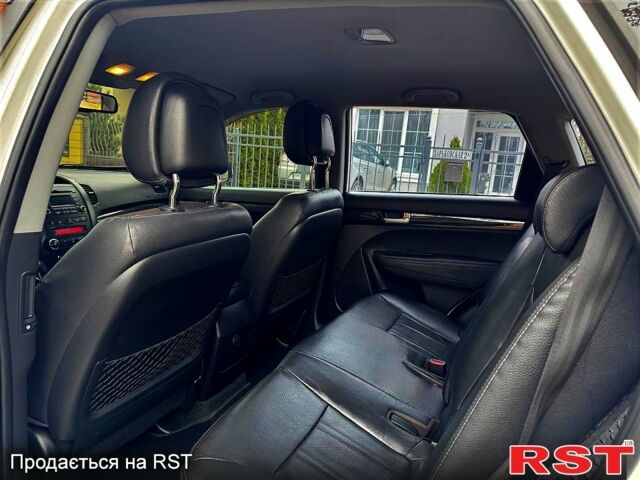 Білий Кіа Соренто, об'ємом двигуна 2.2 л та пробігом 117 тис. км за 15900 $, фото 6 на Automoto.ua