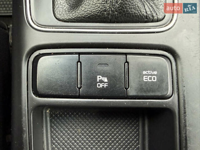 Белый Киа Соренто, объемом двигателя 2.2 л и пробегом 234 тыс. км за 14800 $, фото 55 на Automoto.ua