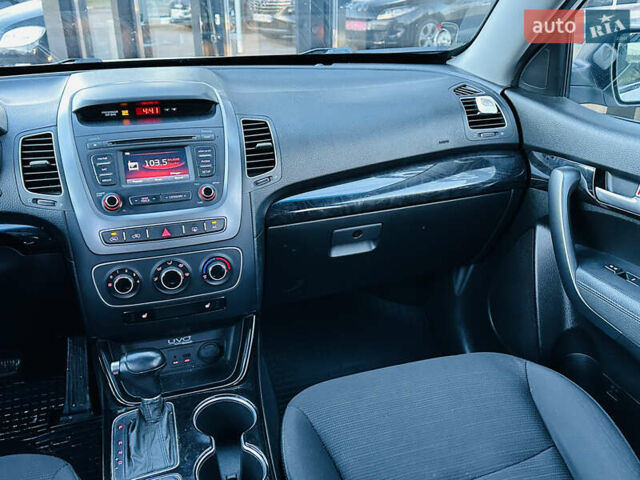 Белый Киа Соренто, объемом двигателя 2.4 л и пробегом 146 тыс. км за 12200 $, фото 21 на Automoto.ua