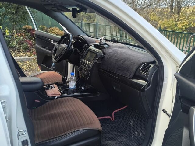 Белый Киа Соренто, объемом двигателя 2.2 л и пробегом 240 тыс. км за 15300 $, фото 4 на Automoto.ua