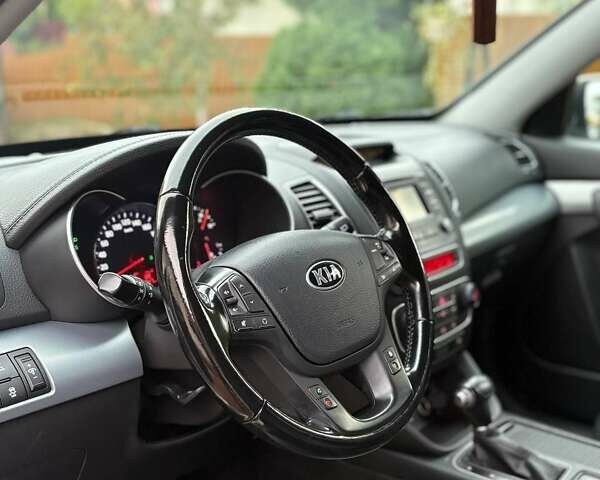 Білий Кіа Соренто, об'ємом двигуна 2.2 л та пробігом 238 тис. км за 15150 $, фото 17 на Automoto.ua