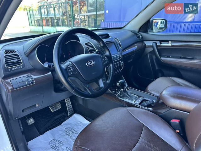 Киа Соренто 2014 в Дубно на Automoto.ua Белый Киа Соренто, объемом двигателя 2.2 л и пробегом 184 тыс. км за 17499 $, фото 12 на Automoto.ua