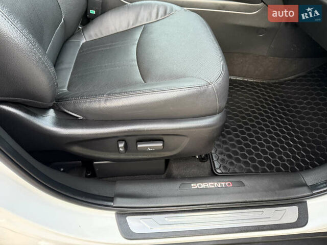 Кіа Соренто 2014 у Івано-Франківську на Automoto.ua Білий Кіа Соренто, об'ємом двигуна 2.2 л та пробігом 228 тис. км за 17950 $, фото 36 на Automoto.ua