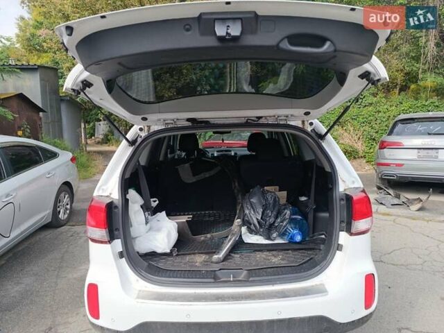 Белый Киа Соренто, объемом двигателя 2.35 л и пробегом 155 тыс. км за 8200 $, фото 6 на Automoto.ua