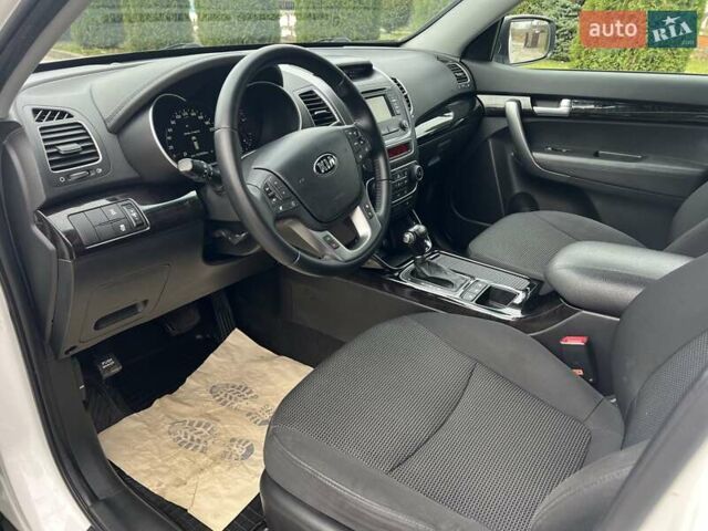 Белый Киа Соренто, объемом двигателя 2.2 л и пробегом 133 тыс. км за 17499 $, фото 26 на Automoto.ua