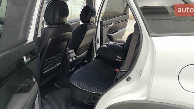 Белый Киа Соренто, объемом двигателя 2.36 л и пробегом 190 тыс. км за 15200 $, фото 10 на Automoto.ua