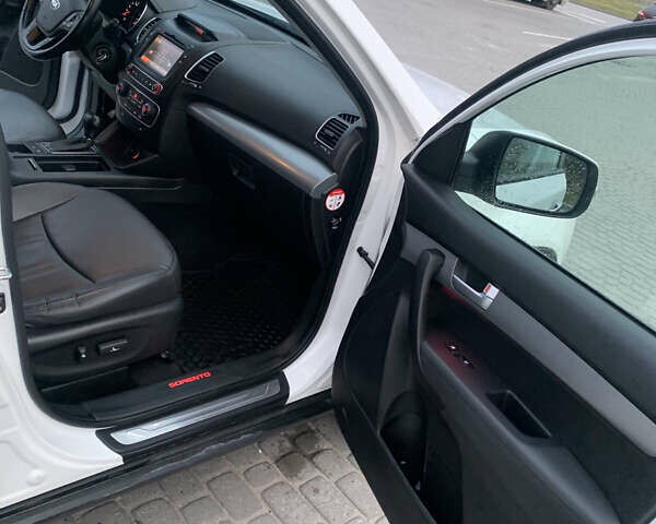 Белый Киа Соренто, объемом двигателя 2.2 л и пробегом 207 тыс. км за 16900 $, фото 22 на Automoto.ua