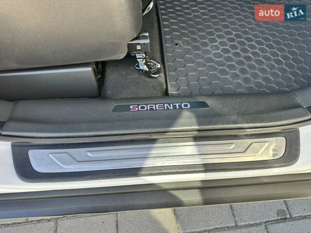 Киа Соренто 2014 в Дубно на Automoto.ua Белый Киа Соренто, объемом двигателя 2.2 л и пробегом 184 тыс. км за 17499 $, фото 32 на Automoto.ua