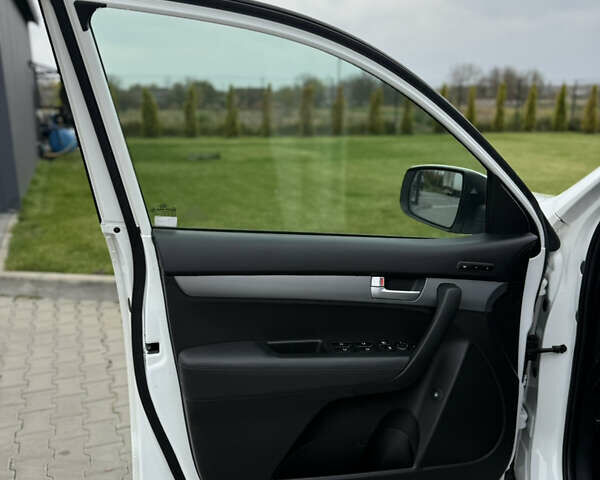 Кіа Соренто 2014 у Луцьку на Automoto.ua Білий Кіа Соренто, об'ємом двигуна 2.2 л та пробігом 158 тис. км за 18300 $, фото 53 на Automoto.ua