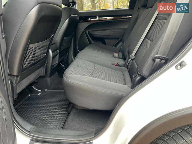 Белый Киа Соренто, объемом двигателя 2.2 л и пробегом 132 тыс. км за 17800 $, фото 38 на Automoto.ua
