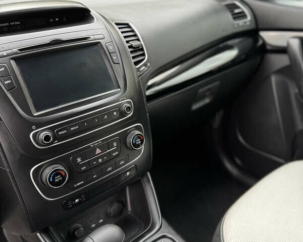 Белый Киа Соренто, объемом двигателя 2.2 л и пробегом 190 тыс. км за 16900 $, фото 20 на Automoto.ua