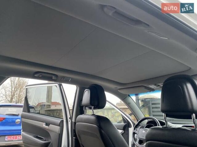 Белый Киа Соренто, объемом двигателя 2.2 л и пробегом 233 тыс. км за 16999 $, фото 85 на Automoto.ua