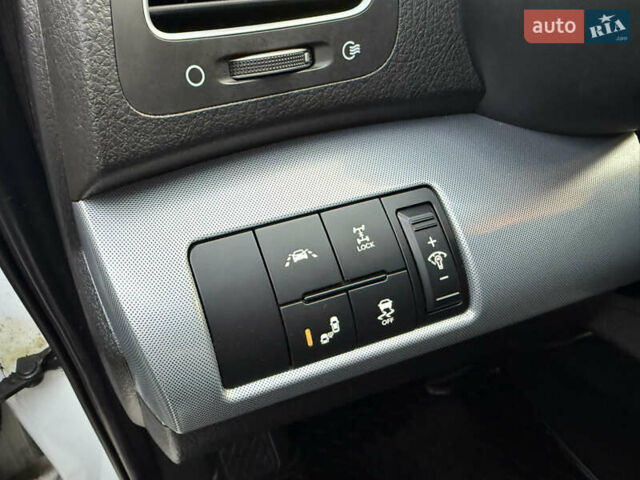 Кіа Соренто 2014 у Івано-Франківську на Automoto.ua Білий Кіа Соренто, об'ємом двигуна 2.2 л та пробігом 228 тис. км за 17950 $, фото 44 на Automoto.ua