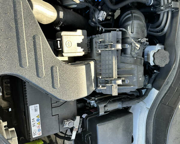 Киа Соренто 2014 в Дубно на Automoto.ua Белый Киа Соренто, объемом двигателя 2.2 л и пробегом 184 тыс. км за 17499 $, фото 48 на Automoto.ua