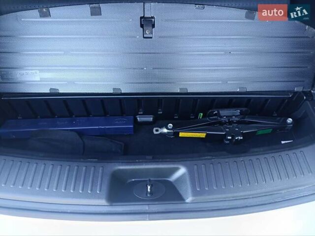 Білий Кіа Соренто, об'ємом двигуна 2 л та пробігом 203 тис. км за 16300 $, фото 33 на Automoto.ua