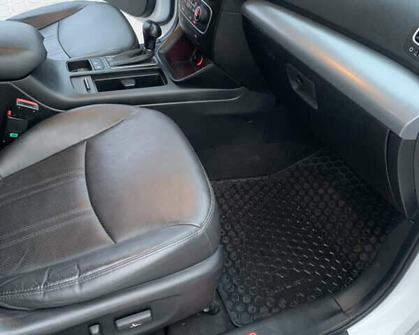 Белый Киа Соренто, объемом двигателя 2.2 л и пробегом 207 тыс. км за 17700 $, фото 23 на Automoto.ua