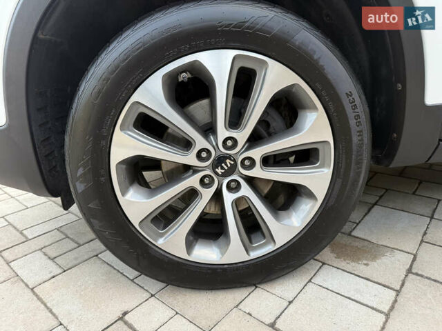 Кіа Соренто 2014 у Івано-Франківську на Automoto.ua Білий Кіа Соренто, об'ємом двигуна 2.2 л та пробігом 228 тис. км за 17950 $, фото 12 на Automoto.ua