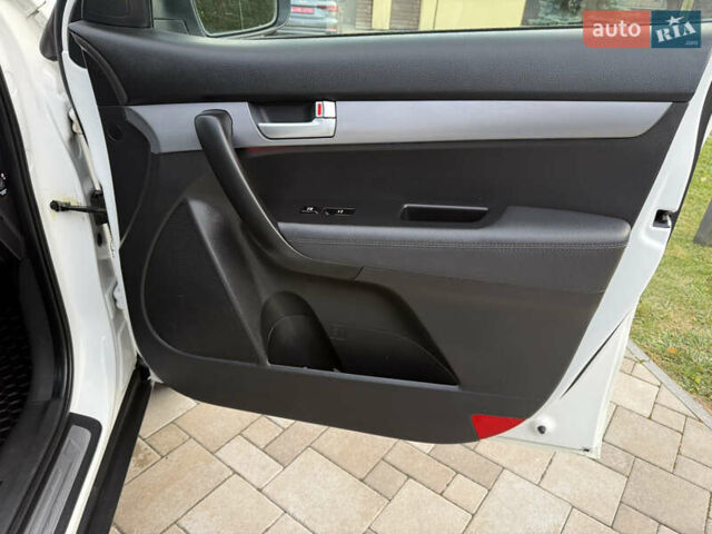 Кіа Соренто 2014 у Івано-Франківську на Automoto.ua Білий Кіа Соренто, об'ємом двигуна 2.2 л та пробігом 228 тис. км за 17950 $, фото 37 на Automoto.ua