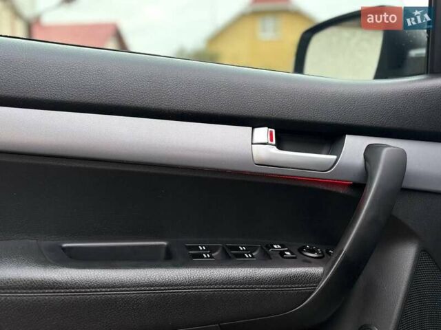 Білий Кіа Соренто, об'ємом двигуна 2.2 л та пробігом 238 тис. км за 15150 $, фото 19 на Automoto.ua