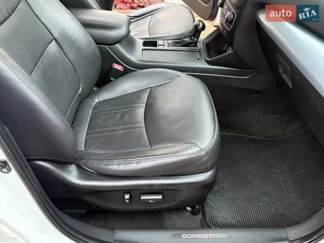Белый Киа Соренто, объемом двигателя 2.2 л и пробегом 238 тыс. км за 14750 $, фото 29 на Automoto.ua