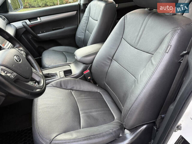 Кіа Соренто 2014 у Івано-Франківську на Automoto.ua Білий Кіа Соренто, об'ємом двигуна 2.2 л та пробігом 228 тис. км за 17950 $, фото 18 на Automoto.ua