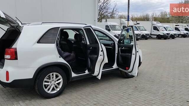 Белый Киа Соренто, объемом двигателя 2.36 л и пробегом 190 тыс. км за 15200 $, фото 8 на Automoto.ua