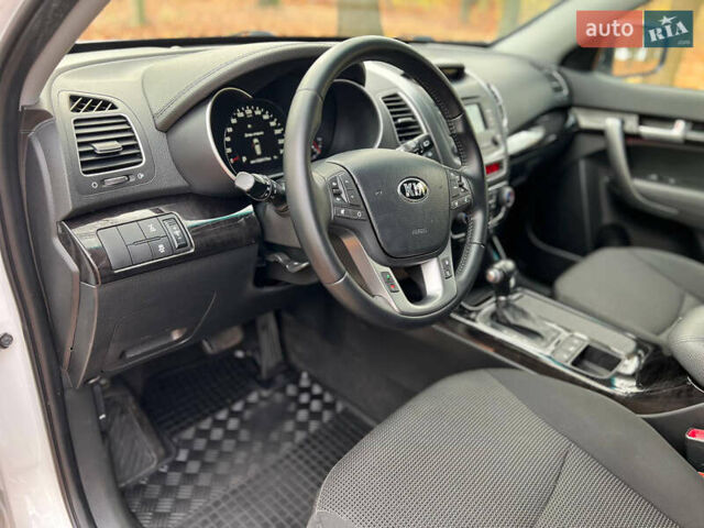 Белый Киа Соренто, объемом двигателя 2.2 л и пробегом 132 тыс. км за 17800 $, фото 31 на Automoto.ua