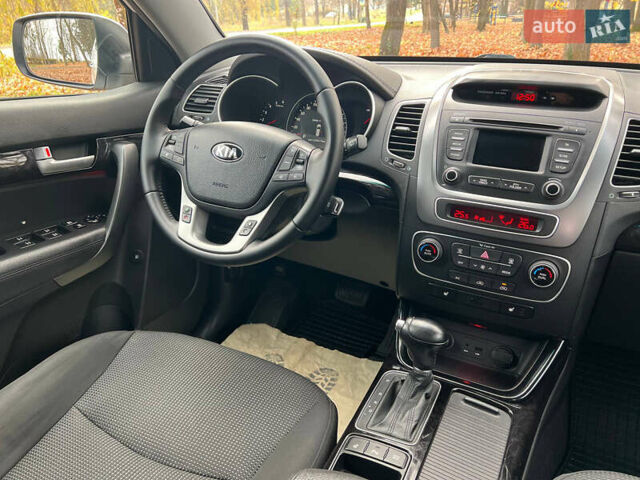 Белый Киа Соренто, объемом двигателя 2.2 л и пробегом 132 тыс. км за 17800 $, фото 33 на Automoto.ua
