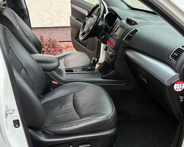 Білий Кіа Соренто, об'ємом двигуна 2.2 л та пробігом 238 тис. км за 15150 $, фото 26 на Automoto.ua