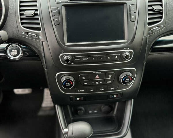 Белый Киа Соренто, объемом двигателя 2.2 л и пробегом 190 тыс. км за 16900 $, фото 17 на Automoto.ua