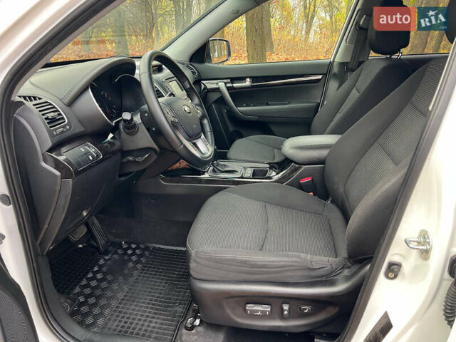 Белый Киа Соренто, объемом двигателя 2.2 л и пробегом 132 тыс. км за 17800 $, фото 32 на Automoto.ua