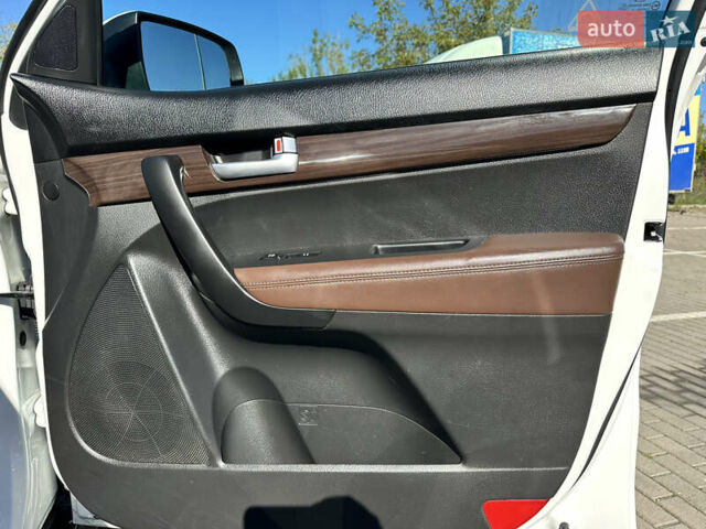 Білий Кіа Соренто, об'ємом двигуна 2.2 л та пробігом 184 тис. км за 16999 $, фото 44 на Automoto.ua