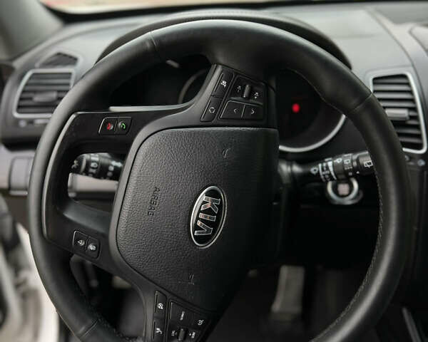 Белый Киа Соренто, объемом двигателя 2.2 л и пробегом 190 тыс. км за 16900 $, фото 19 на Automoto.ua