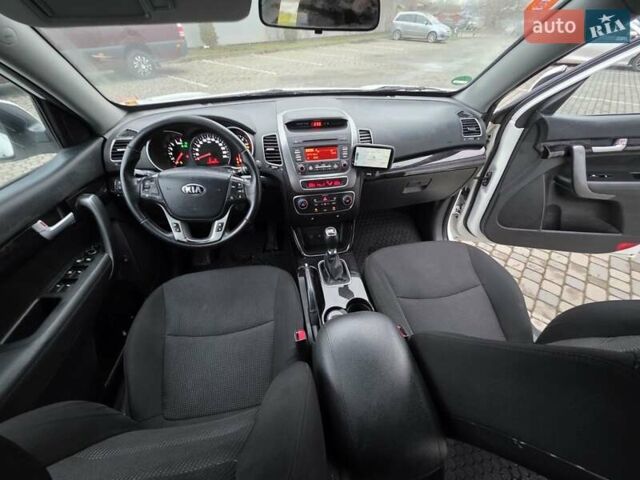 Белый Киа Соренто, объемом двигателя 2.2 л и пробегом 197 тыс. км за 15450 $, фото 53 на Automoto.ua