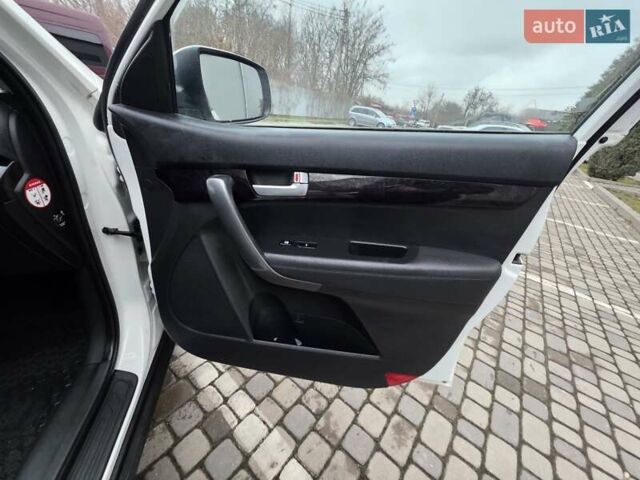 Белый Киа Соренто, объемом двигателя 2.2 л и пробегом 197 тыс. км за 15450 $, фото 44 на Automoto.ua