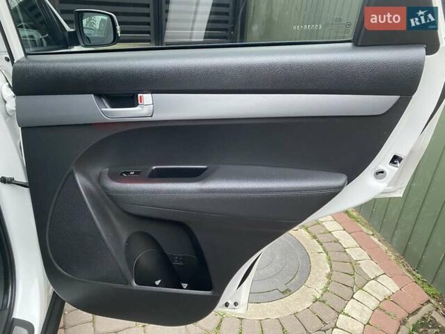 Белый Киа Соренто, объемом двигателя 2.2 л и пробегом 233 тыс. км за 16999 $, фото 97 на Automoto.ua