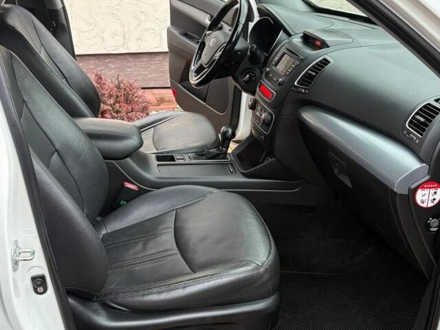 Белый Киа Соренто, объемом двигателя 2.2 л и пробегом 235 тыс. км за 13999 $, фото 10 на Automoto.ua